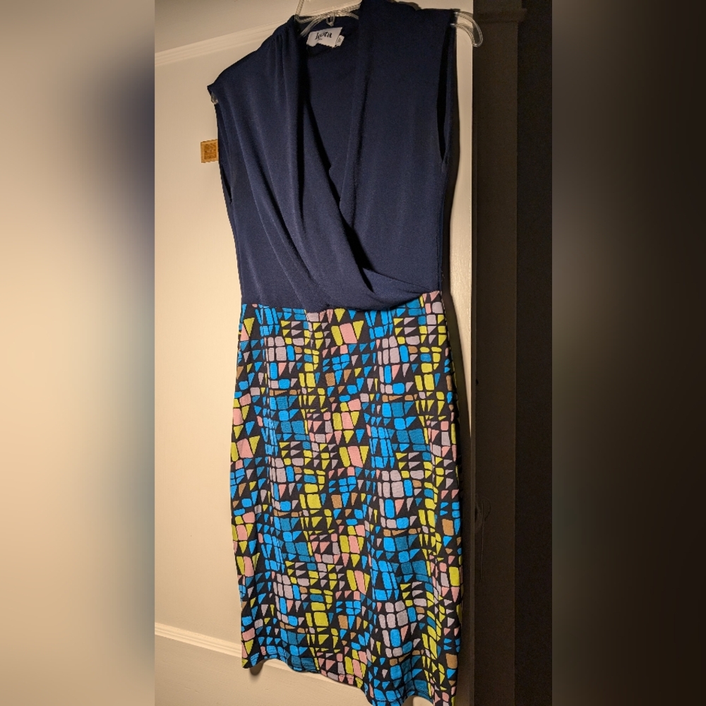 Leota Size M Geometric Pattern Pencil Dress